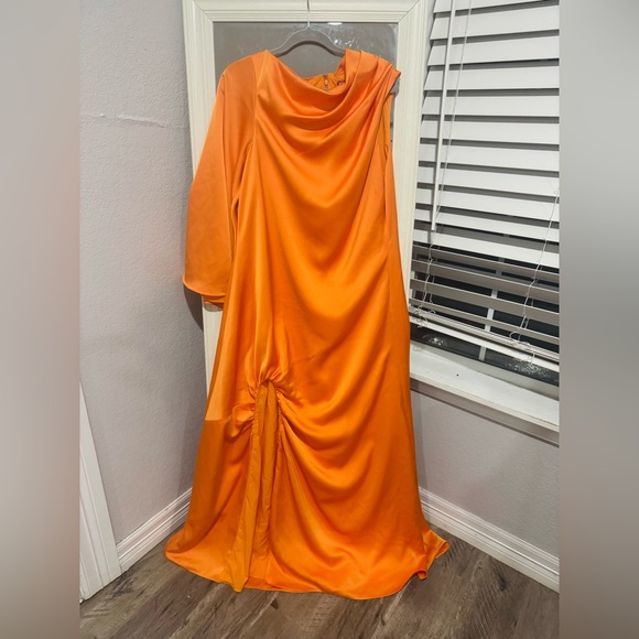 HALSTON KEIANA GOWN IN SATIN - Picture 4 of 8